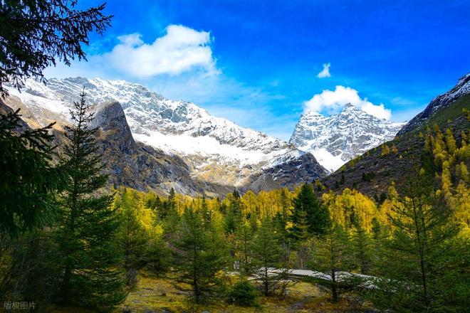 穿毕徒步地理手册：沉浸式穿越神山秘境开元棋牌试玩此生必走！收好四姑娘山长(图3)