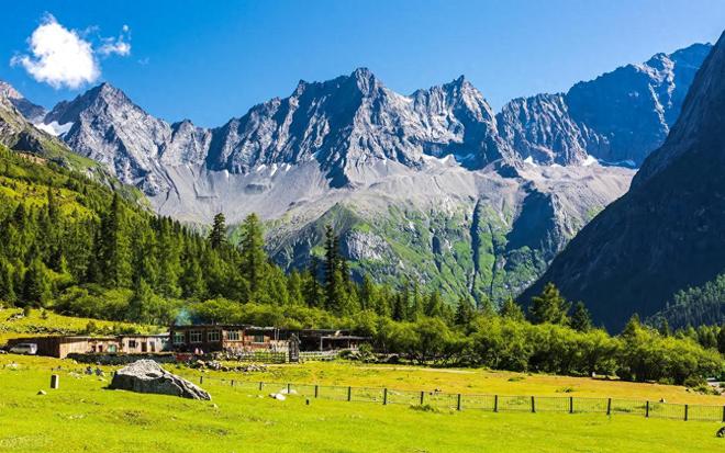 穿毕徒步地理手册：沉浸式穿越神山秘境开元棋牌试玩此生必走！收好四姑娘山长(图4)