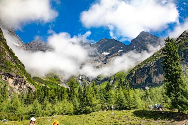 穿毕徒步地理手册：沉浸式穿越神山秘境开元棋牌试玩此生必走！收好四姑娘山长(图11)
