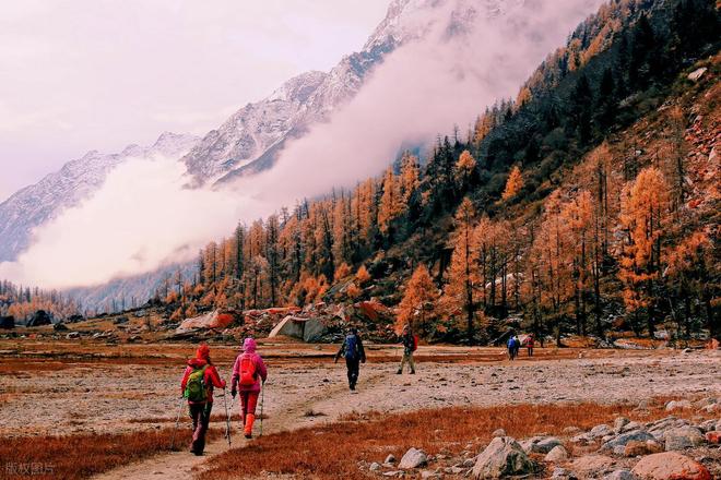 穿毕徒步地理手册：沉浸式穿越神山秘境开元棋牌试玩此生必走！收好四姑娘山长(图13)