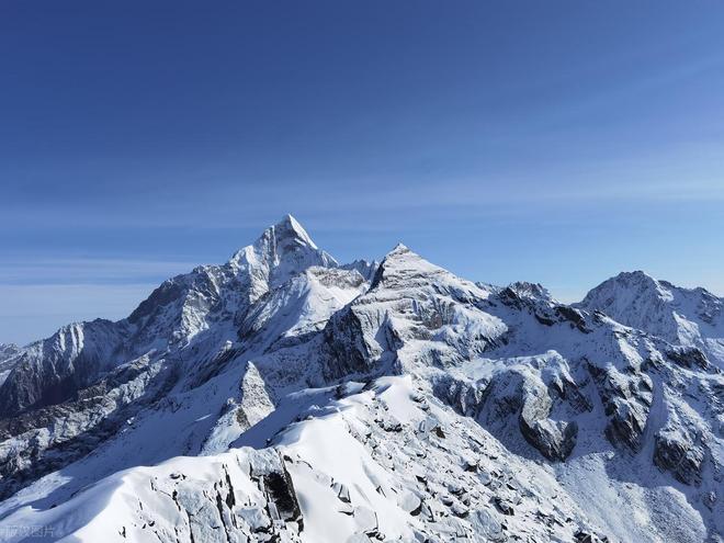 穿毕徒步地理手册：沉浸式穿越神山秘境开元棋牌试玩此生必走！收好四姑娘山长(图8)