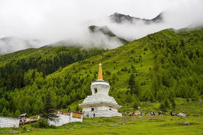 穿毕徒步地理手册：沉浸式穿越神山秘境开元棋牌试玩此生必走！收好四姑娘山长(图22)